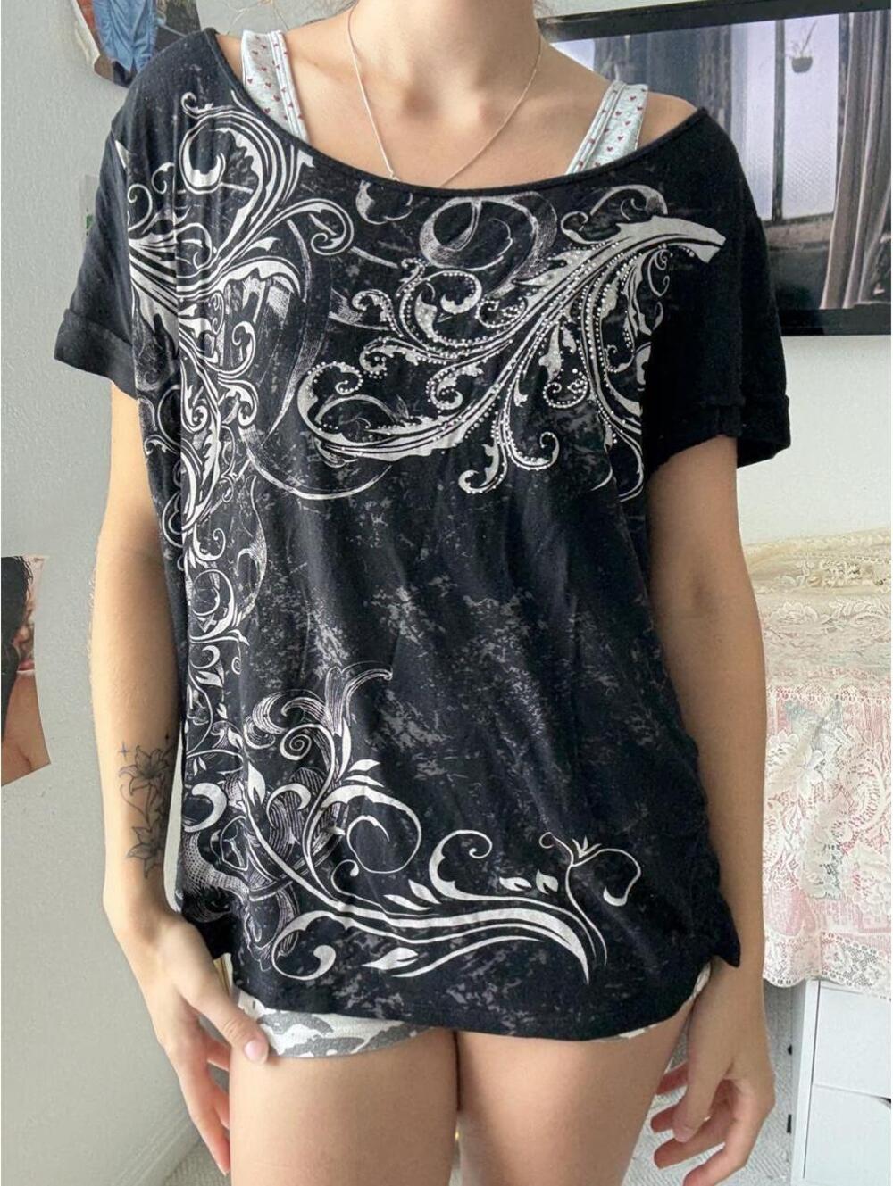 Gothé Women's Black Tshirt